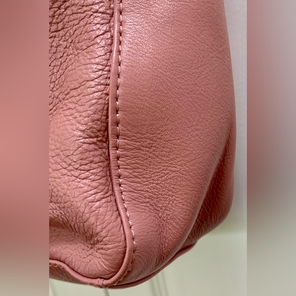 RFID Pelle Soft Pink Crossbody Messenger Envelope Zip Lined - Picture 9 of 16